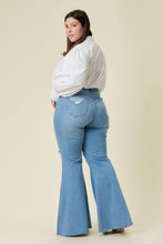 Load image into Gallery viewer, PLUS New Day Flare Jeans