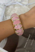 Load image into Gallery viewer, Vintage Resin Statement Bracelet