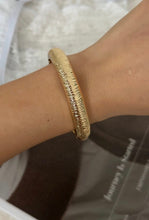 Load image into Gallery viewer, Vintage Resin Statement Bracelet
