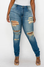 Load image into Gallery viewer, PLUS CURVY SEXY VINTAGE WASH SKINNY JEANS
