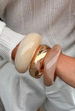 Load image into Gallery viewer, Unique Blend Elegance Metal Arcylic Bracelet Set
