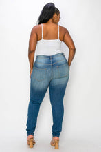 Load image into Gallery viewer, PLUS CURVY SEXY VINTAGE WASH SKINNY JEANS
