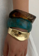 Load image into Gallery viewer, Resin &amp; Metal Mixed Bangle
