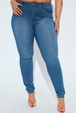 Load image into Gallery viewer, Plus Size High Rise Light Washed Skinny Jeans
