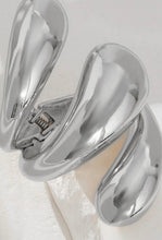 Load image into Gallery viewer, Luxurious Twisted Gold Cuff Bracelet
