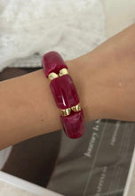 Load image into Gallery viewer, Vintage Resin Statement Bracelet
