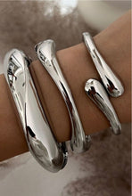 Load image into Gallery viewer, Luxurious Twisted Cuff Adjustable Fashion Bracelet

