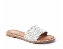 Load image into Gallery viewer, Flat Sole Casual Sandals And The Upper With Stones
