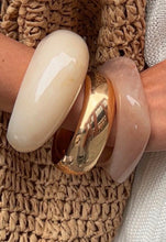 Load image into Gallery viewer, Unique Blend Elegance Metal Arcylic Bracelet Set
