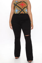 Load image into Gallery viewer, Plus Size High Rise Black Flare Jeans
