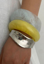 Load image into Gallery viewer, Resin &amp; Metal Mixed Bangle
