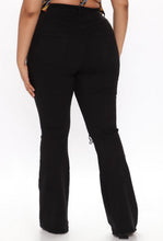 Load image into Gallery viewer, Plus Size High Rise Black Flare Jeans
