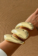 Load image into Gallery viewer, Luxurious Twisted Gold Cuff Bracelet
