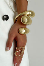 Load image into Gallery viewer, Luxurious Twisted Gold Cuff Bracelet
