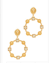 Load image into Gallery viewer, LION CIRCLE EARRING
