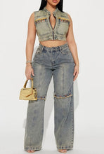 Load image into Gallery viewer, Buttoned Wide-Leg Jeans
