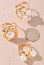 Load image into Gallery viewer, Pearl Studs Band Ring Set
