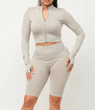 Load image into Gallery viewer, Seamless Full Zip Up Jacket and Shorts Set
