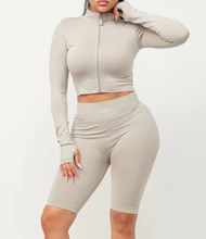 Load image into Gallery viewer, Seamless Full Zip Up Jacket and Shorts Set
