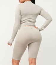 Load image into Gallery viewer, Seamless Full Zip Up Jacket and Shorts Set

