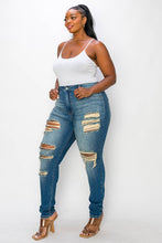 Load image into Gallery viewer, PLUS CURVY SEXY VINTAGE WASH SKINNY JEANS
