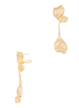 Load image into Gallery viewer, Sculpted Metal Drop Clip Earring
