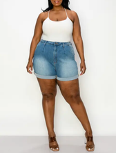 Load image into Gallery viewer, Plus Boyfriend Fit Rolled Shorts

