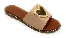 Load image into Gallery viewer, Flat Solid Top Studs Around Sole Edge Heart
