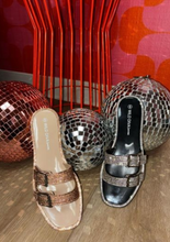 Load image into Gallery viewer, Jelly slip on slide Sandal
