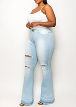 Load image into Gallery viewer, Plus Cury Flare Open And Raw Hem Jean
