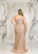 Load image into Gallery viewer, Plus size one shoulder Maxi
