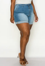 Load image into Gallery viewer, Plus Boyfriend Fit Rolled Shorts
