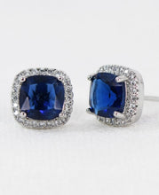 Load image into Gallery viewer, Earrings Saquare Stud
