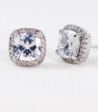 Load image into Gallery viewer, Earrings Saquare Stud
